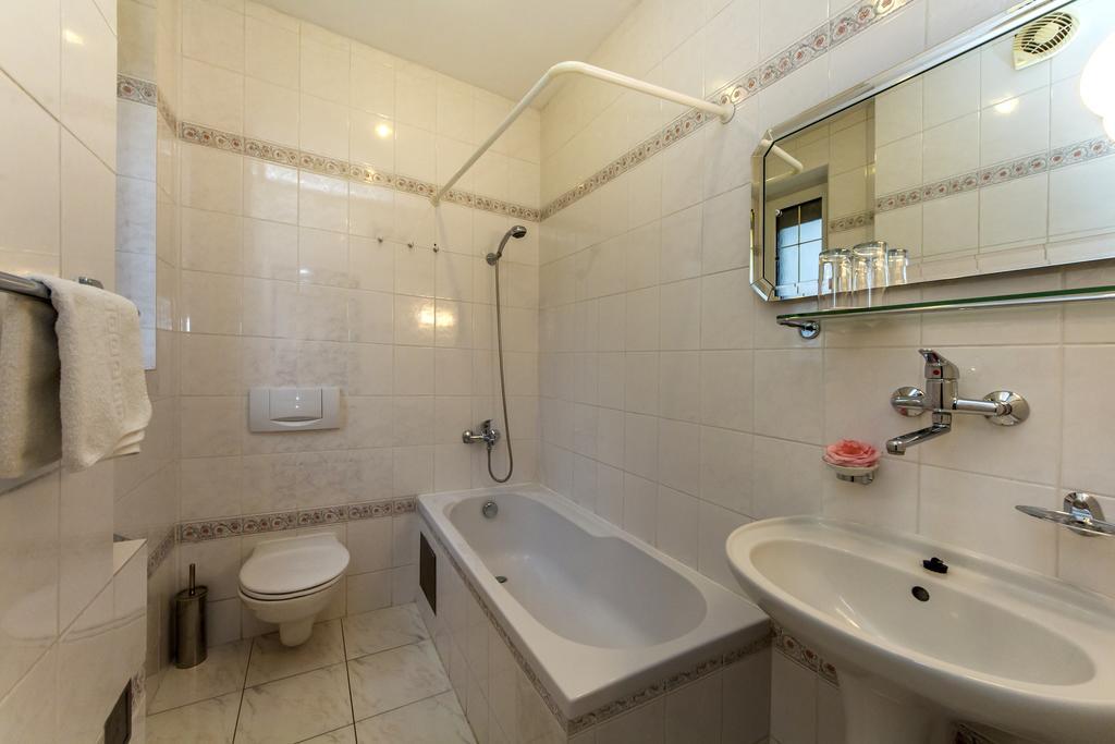 Hotel Anton Прага Экстерьер фото